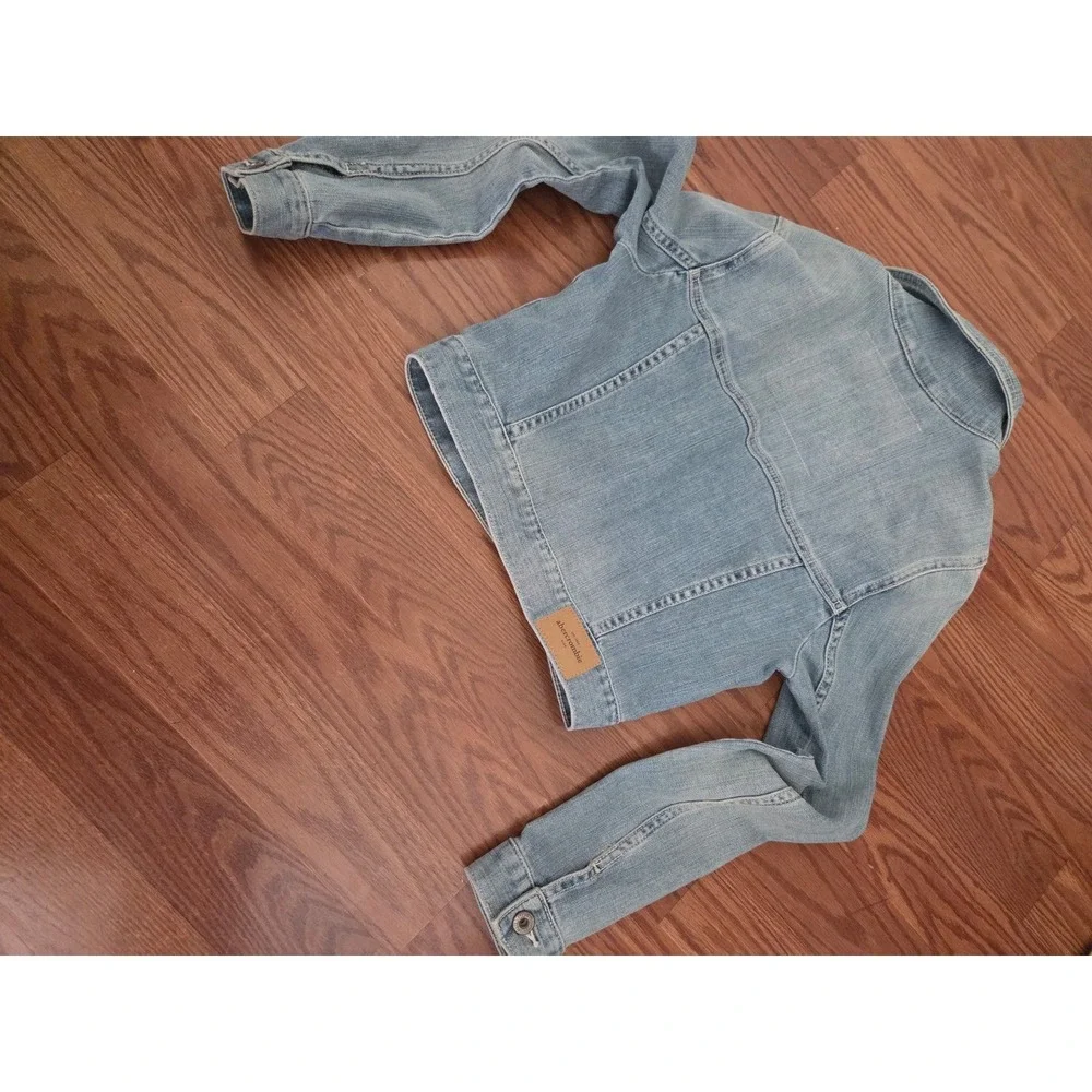 Abercrombie Kids Denim Trucker Jacket Light Wash Blue Jean Coat Size XL